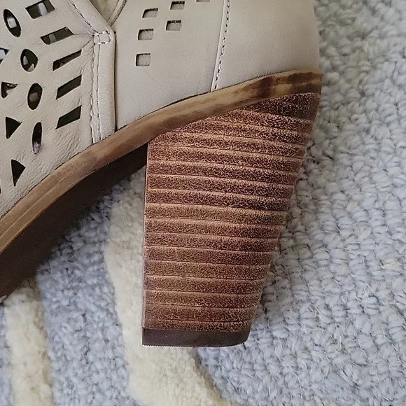 Jessica Simpson Peep Toe Shooties - Picture 12 of 12